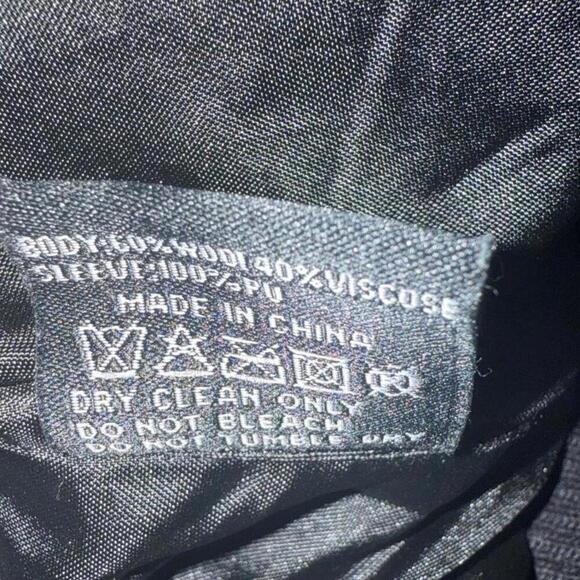 NWT UNISEX BOY London Black and White Varsity Cropped Jacket Size Large - Picture 7 of 7